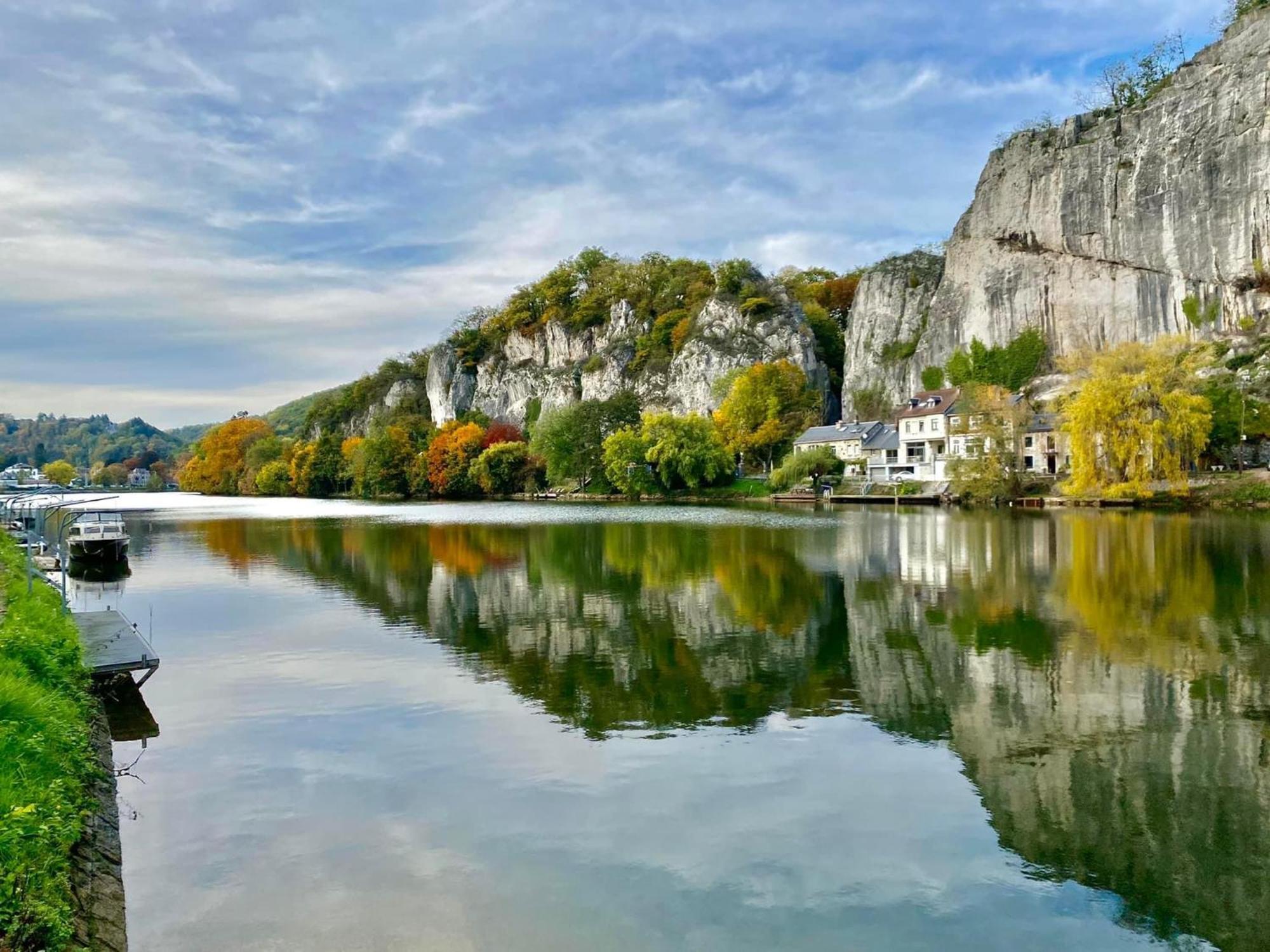 Pieds Dans L'Eau Private Wellness Bordure De Meuse Villa Lustin Exterior photo